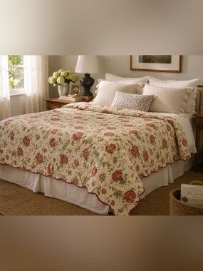 Classic Floral Quilted Bedspread in Cream and Red